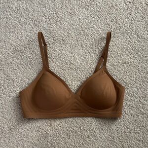 Auden Luxury Collection Removable Pad V-neck Bralette in Caramel